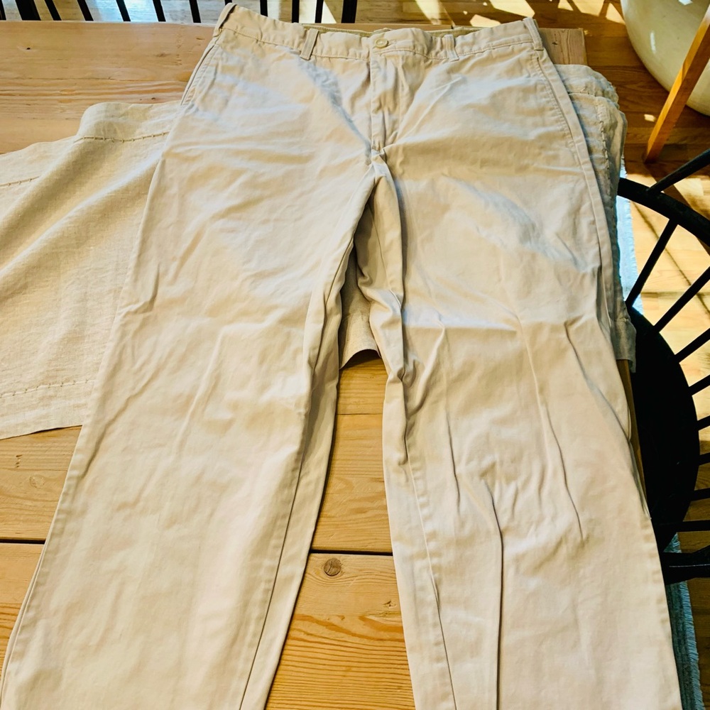 Izod khaki colored long pants men’s size 36/30 EUC